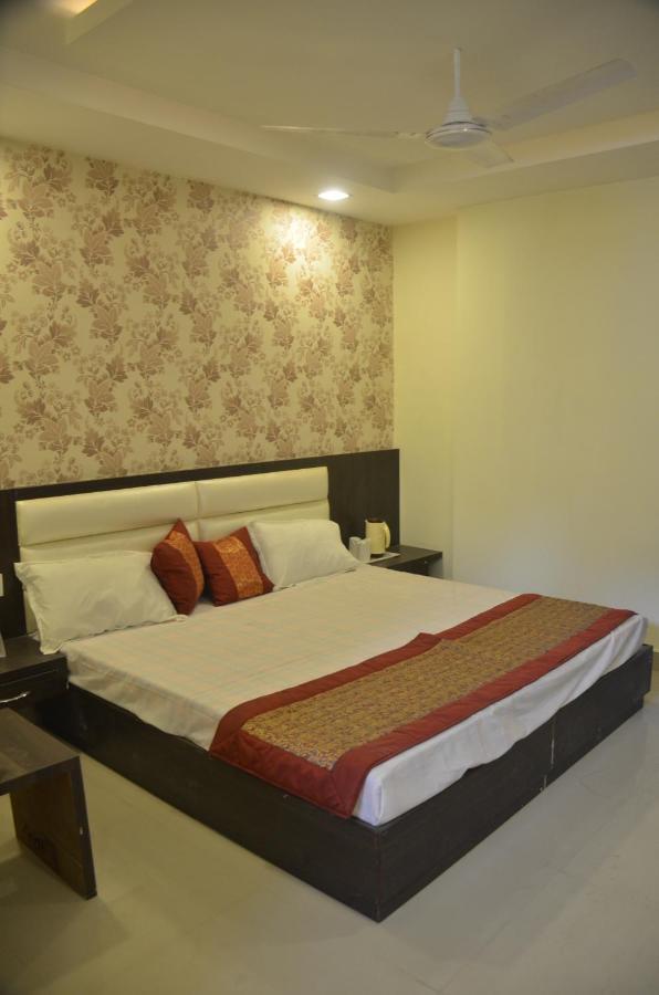 קאנפור Hotel Krishna Galaxy מראה חיצוני תמונה